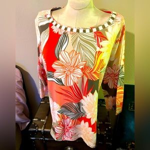 Ruby Rd NWT beautiful floral blouse with beaded detail at neckline! Size 3X.